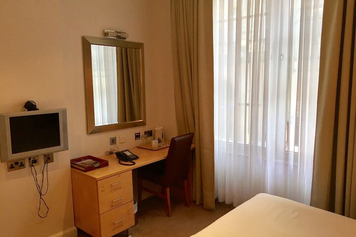 Room 12 of 33
