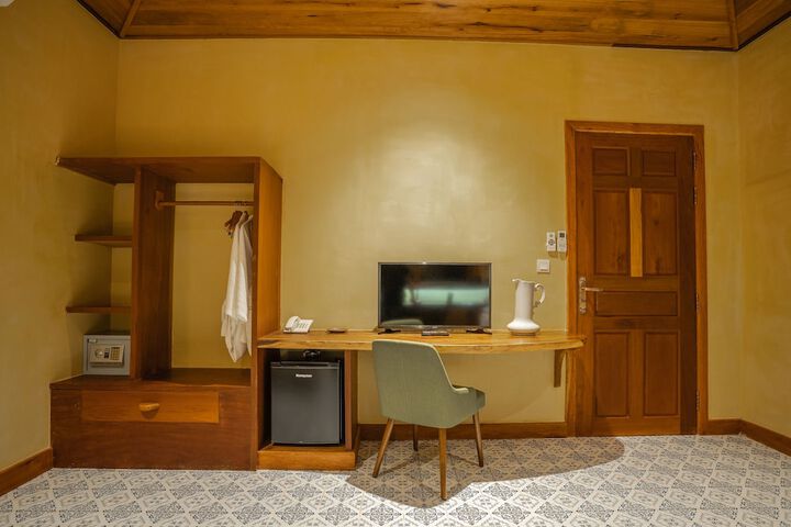 Room 33 of 189