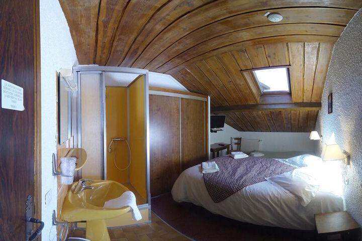 Room 10 of 60