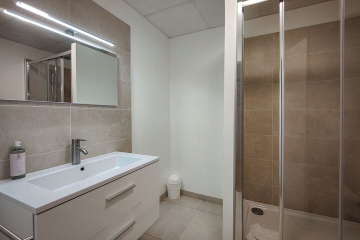 Room 153 of 198