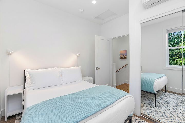 Room 3 of 20