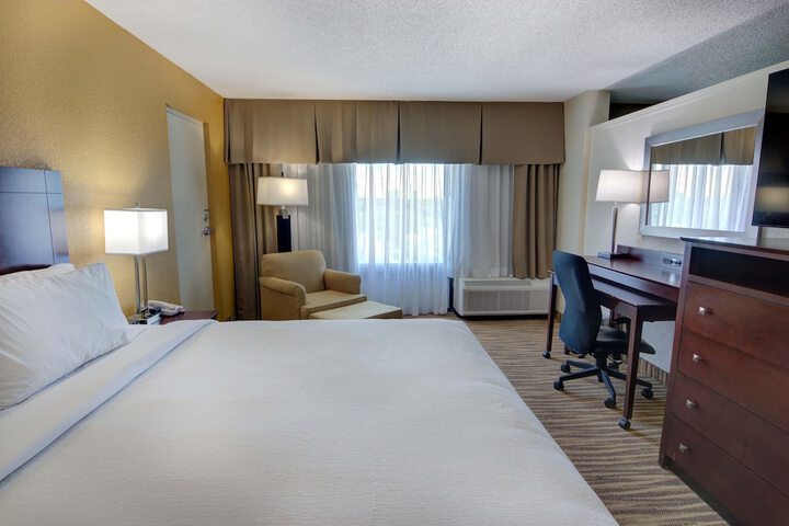 1 King Bed (12 of 19)
