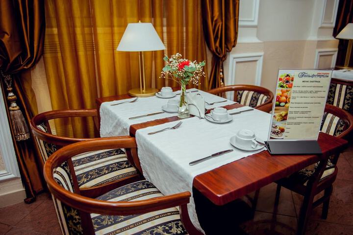 Dining 37 of 61