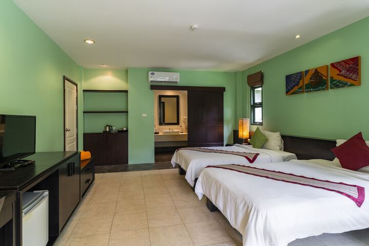 Room 25 of 123