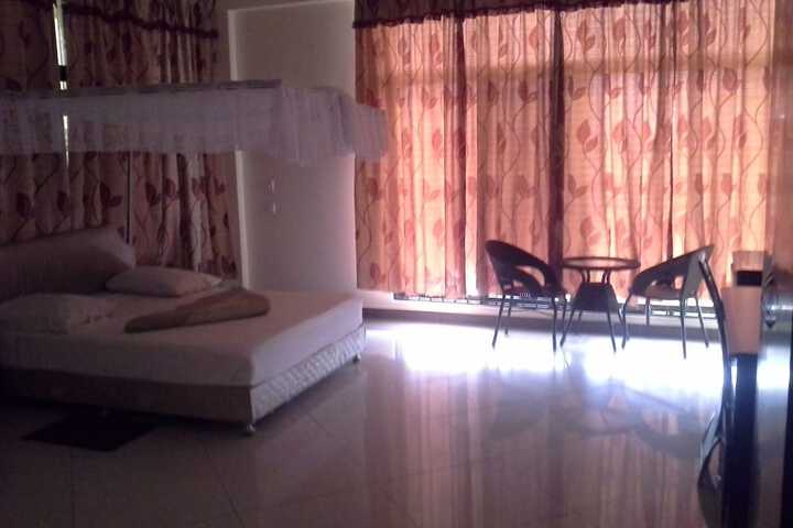 Room 6 of 24