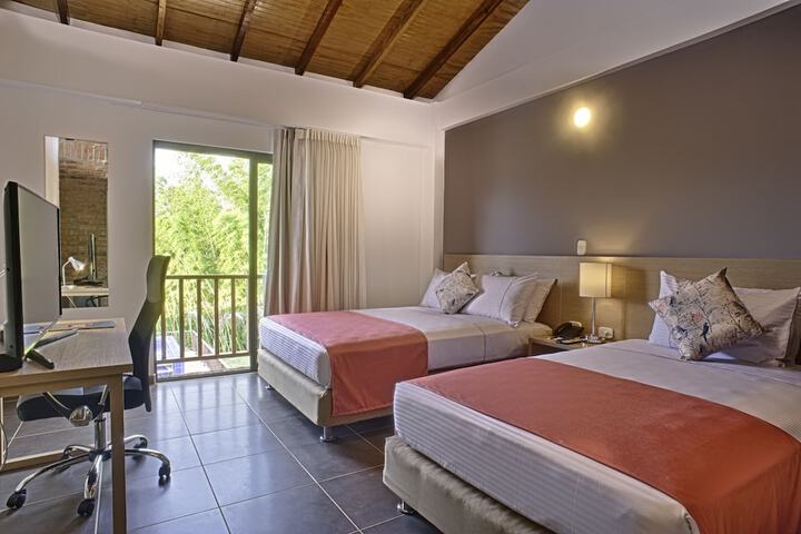 Room 3 of 37