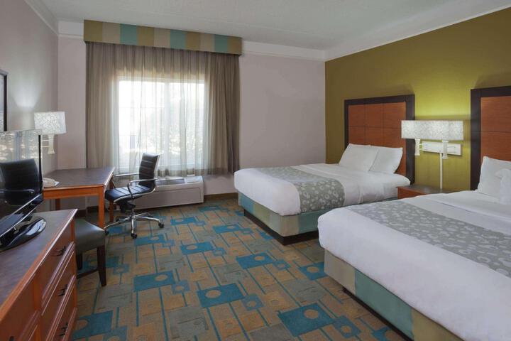 1 King Bed Accessible (4 of 6)