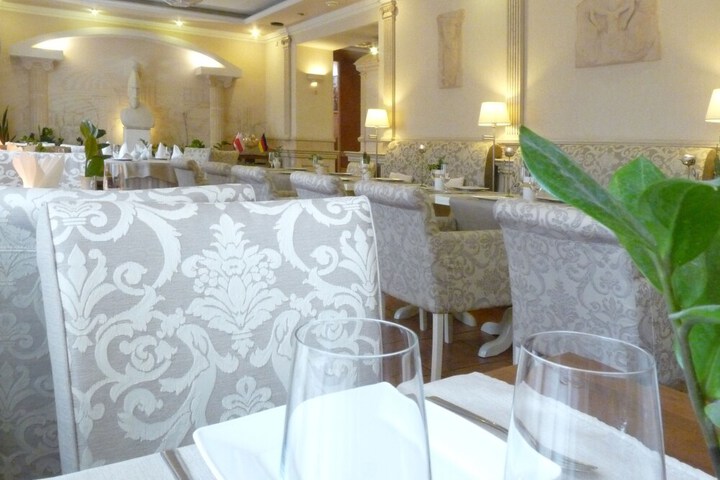 Dining 71 of 110