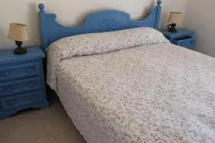 Room 4 of 12