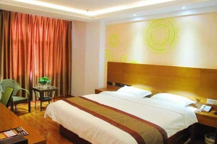Room 8 of 10