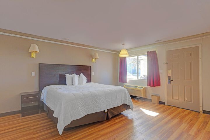 Room 27 of 46