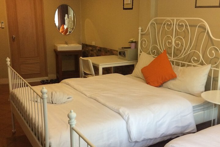 Room 15 of 48