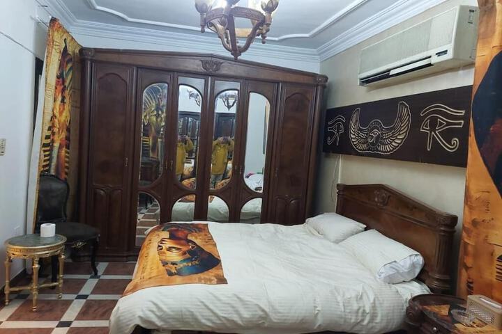 Room 2 of 82