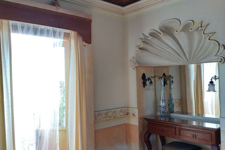 Room 2 of 22