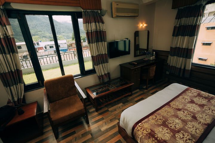 Room 32 of 157