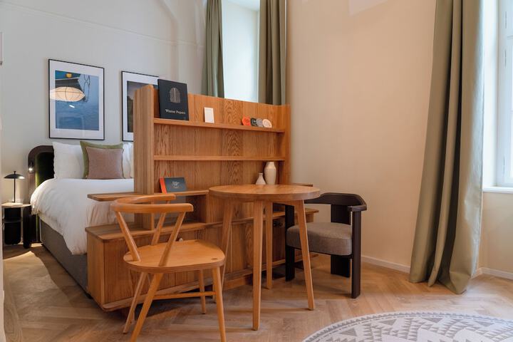 Room 8 of 72