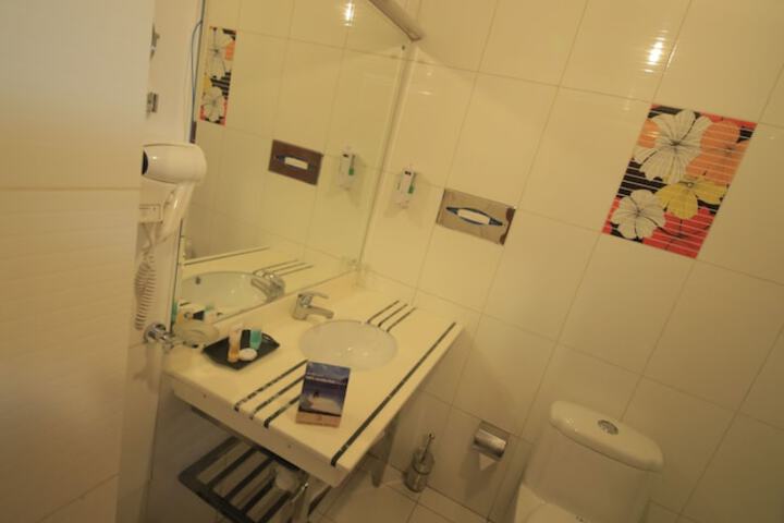 Room 33 of 66