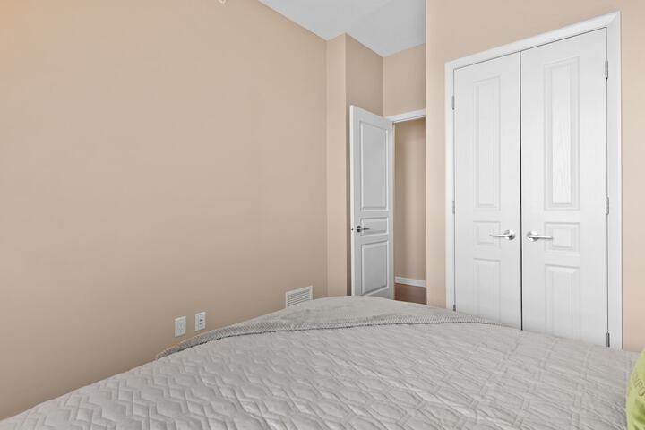 Room 18 of 108