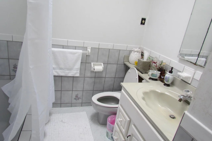 Room 4 of 14