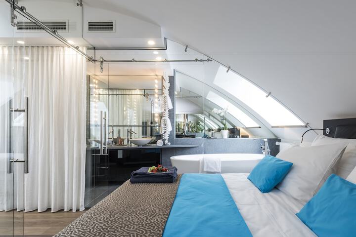 Room 5 of 44