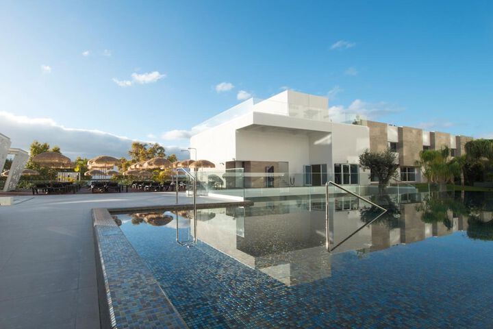Hotel Pool