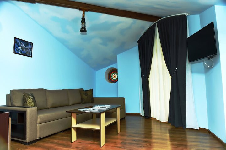 Room 18 of 36