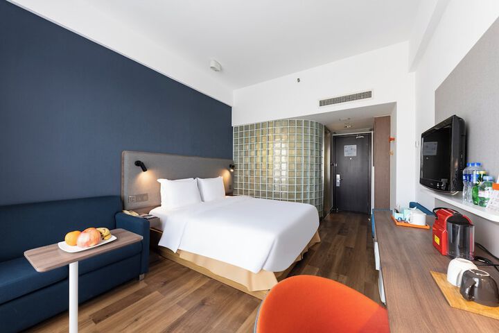 Room 15 of 49