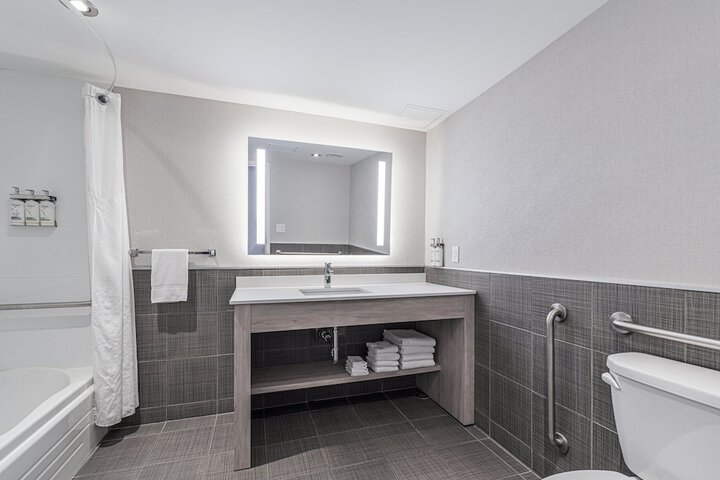 Suite 2 Queen Beds (4 of 9)