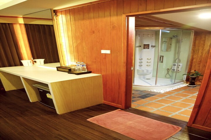 Room 45 of 61
