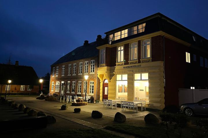 Hotel 8 of 9