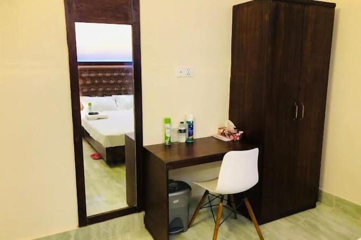 Room 3 of 8
