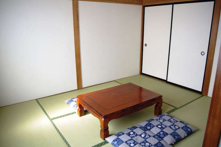 Room 5 of 81