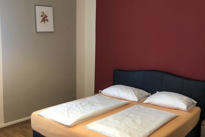 Room 5 of 25