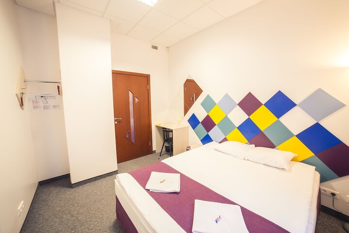 Room 15 of 33