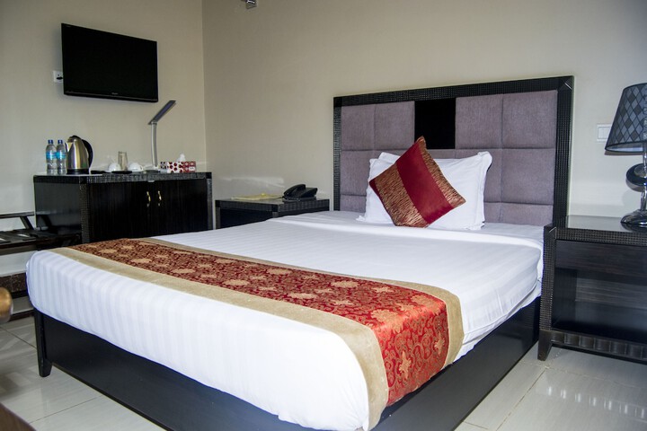 Room 9 of 22