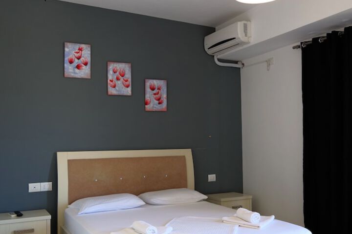 Room 27 of 48