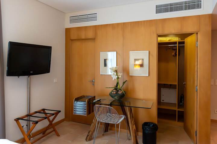 Room 34 of 188