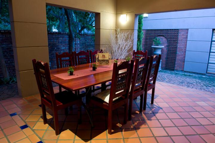Dining 11 of 14