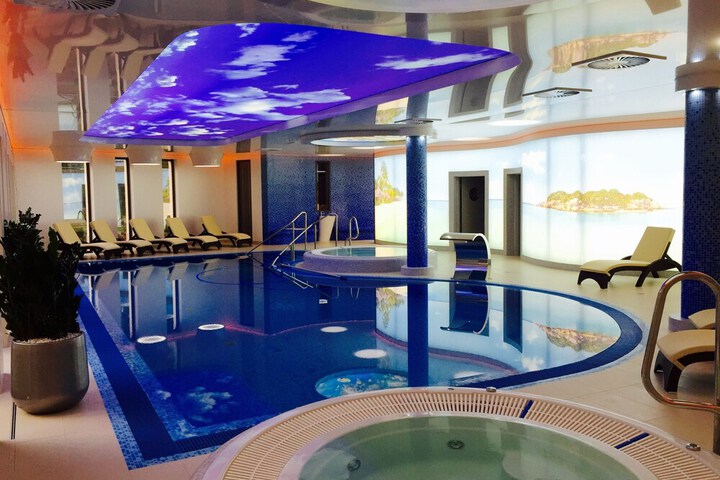 Pool 13 of 26