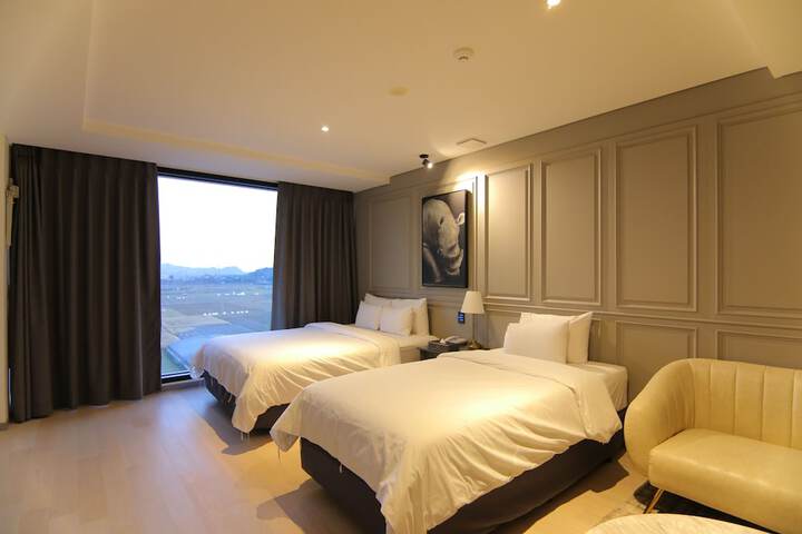Room 37 of 190