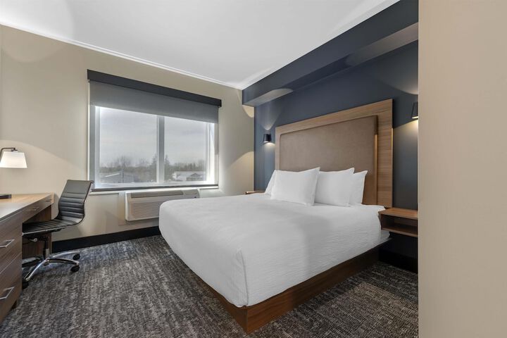 Room 8 of 70