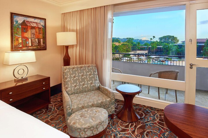 Room 44 of 118