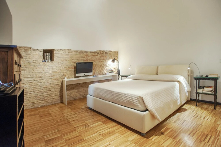 Room 3 of 10
