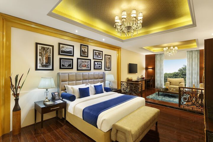 Room 10 of 33