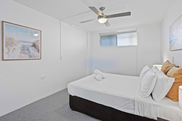 Room 16 of 115