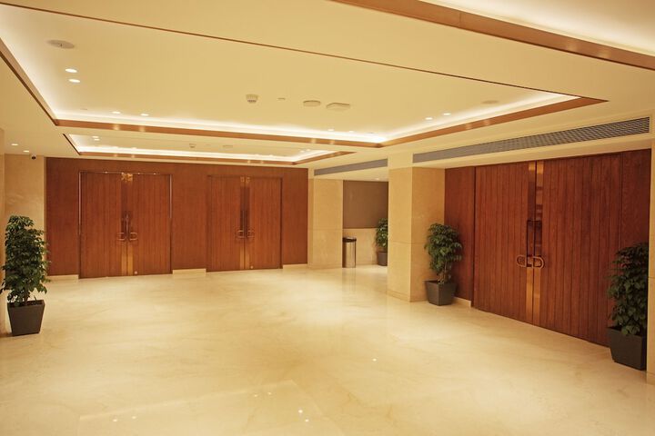 Ballroom/Hall 89 of 111