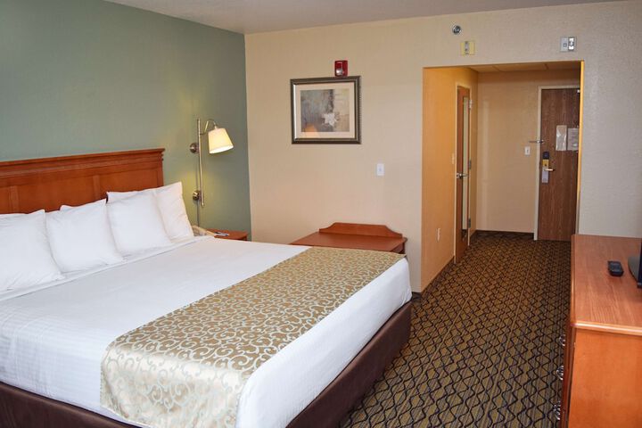 1 King Bed Jetted Tub No Lake View (16 of 16)