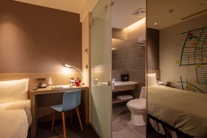 Room 11 of 72