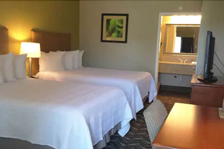 2 Double Beds (5 of 5)