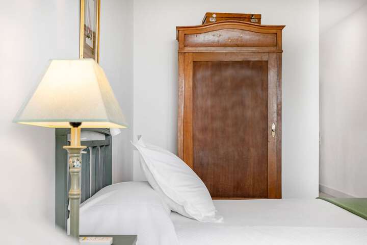 Room 9 of 62